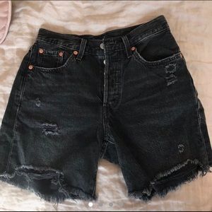 Levi's 501 mid-thigh shorts